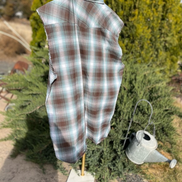 Mens (2X) CANYON GUIDE OUTFITTERS SLEEVELESS SNAP UP COLLAR SHIRT - Picture 9 of 10